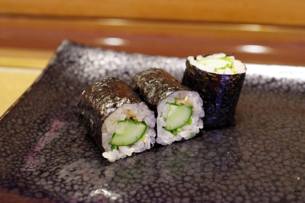 牛蒡の漬物とキュウリの巻物