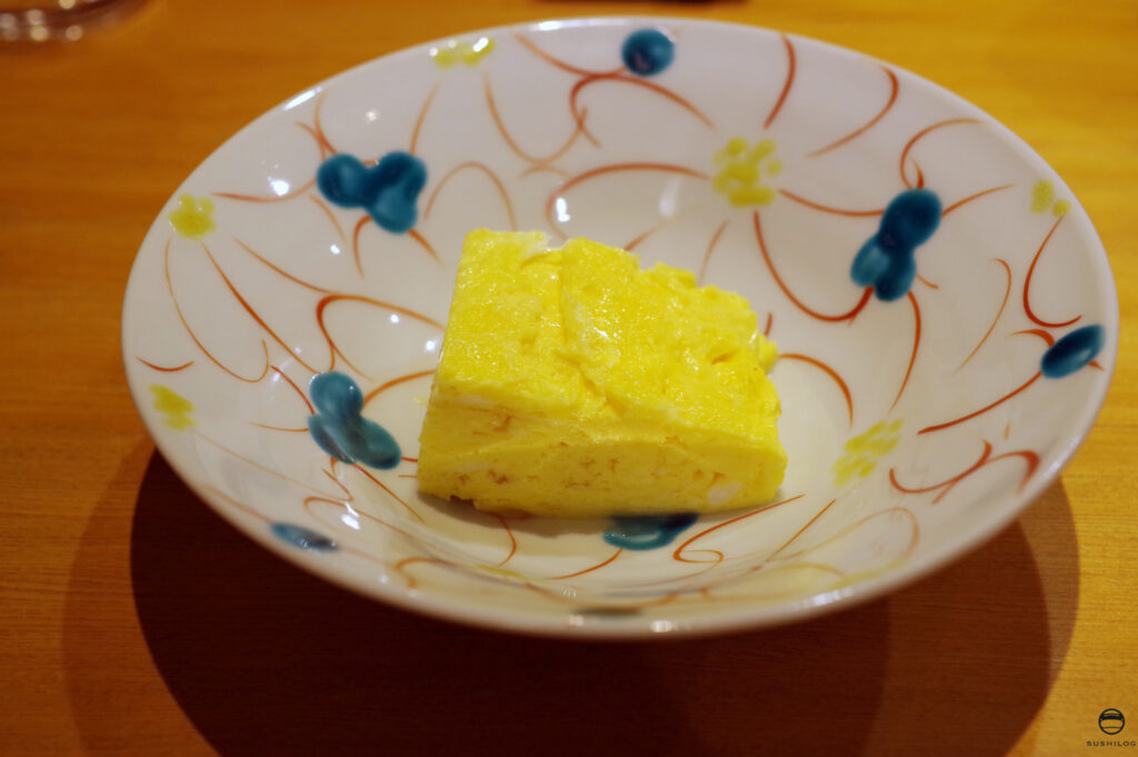 焼き立ての出汁巻き玉子