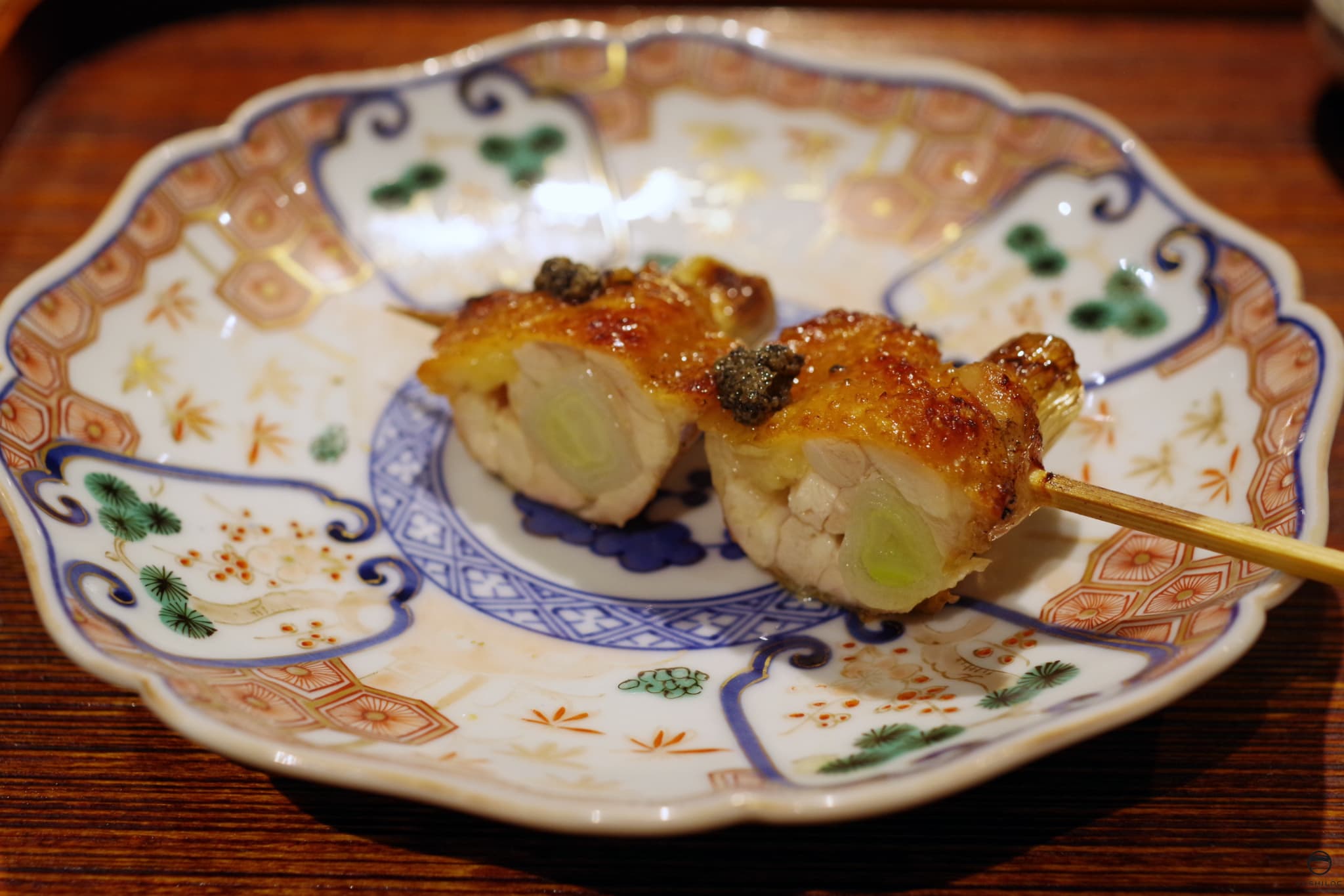 驚異的な人気を誇る薪焼き焼鳥のパイオニア！赤坂「薪鳥新神戸