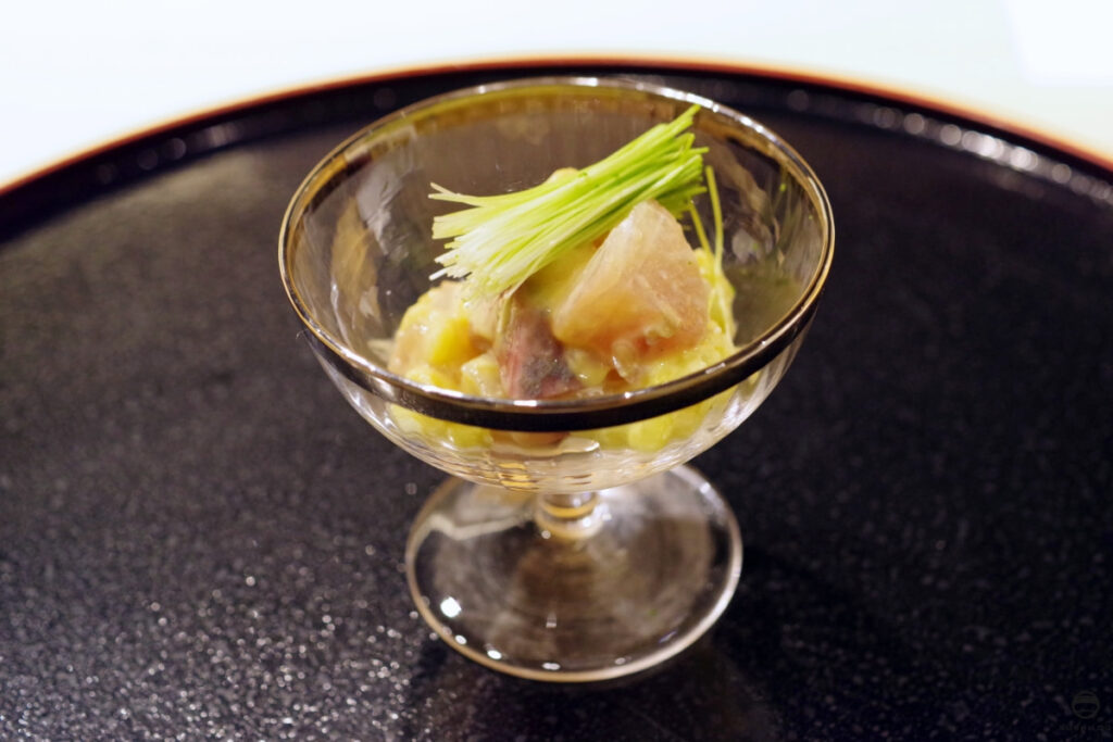 広島産ヤズと焼き茄子のタルタル仕立て