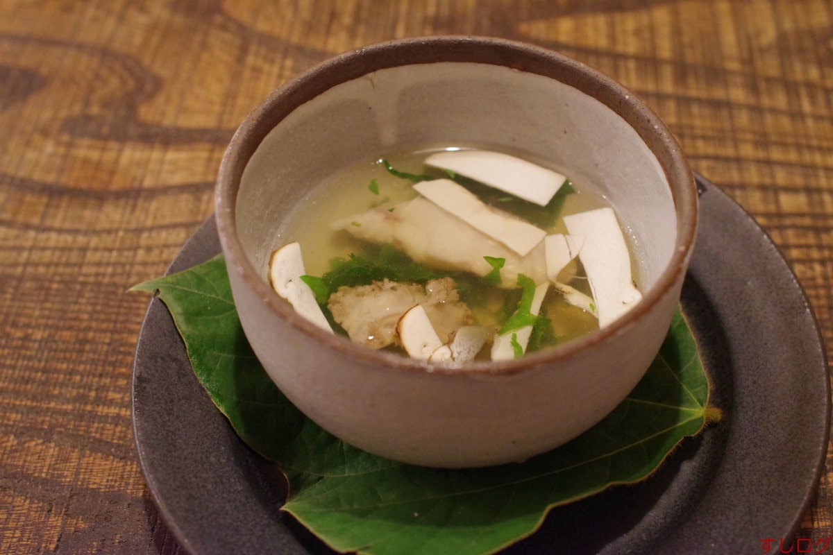 札幌産の松茸とハナビラタケのスープ