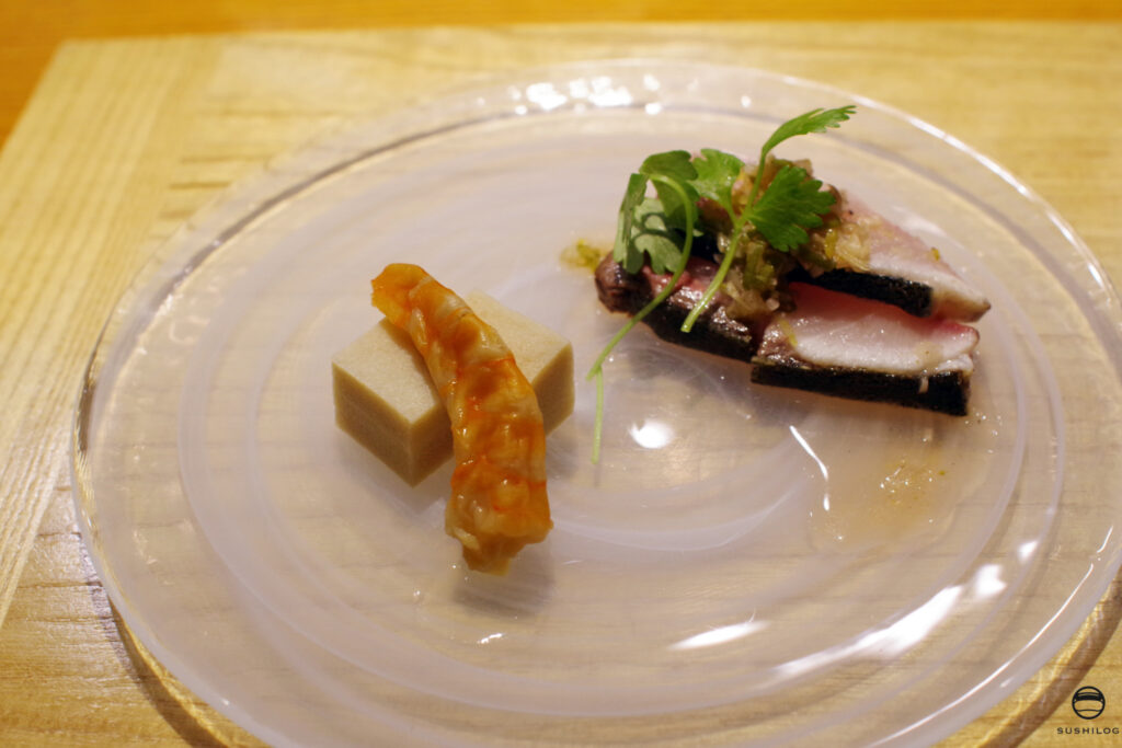 鰤の炭火炙りと発酵レモン醤、凍り豆腐の蝦干炊き