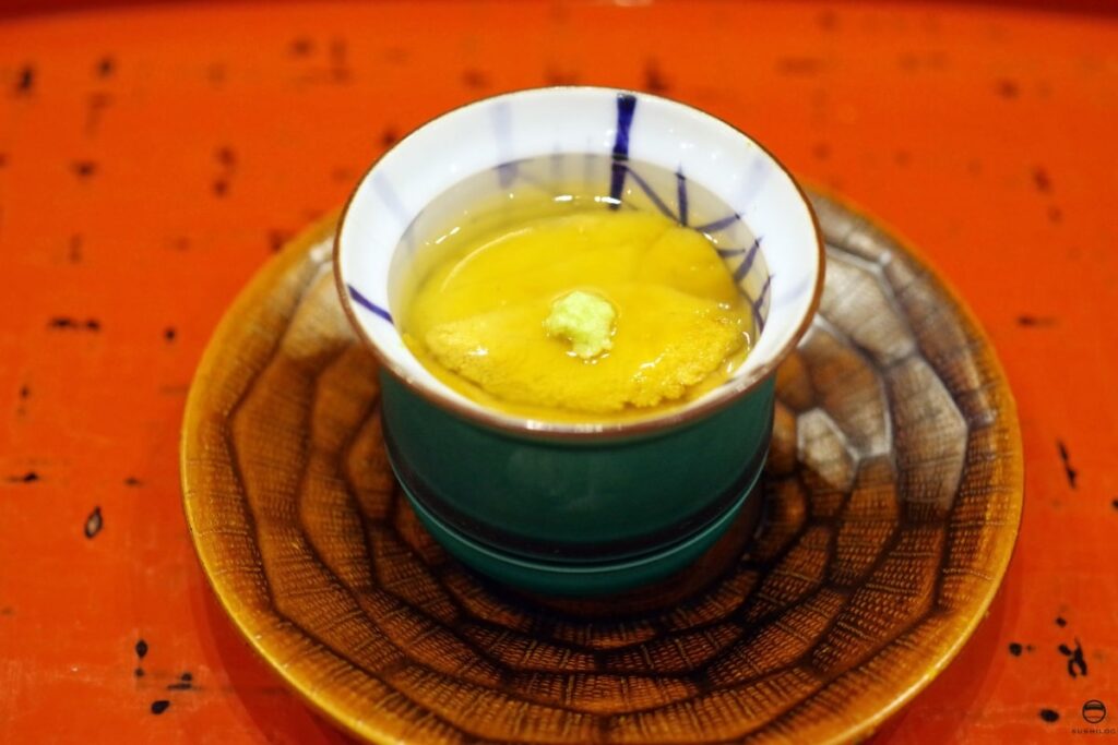 小鉢：中島の赤雲丹、冷やし茶碗蒸し